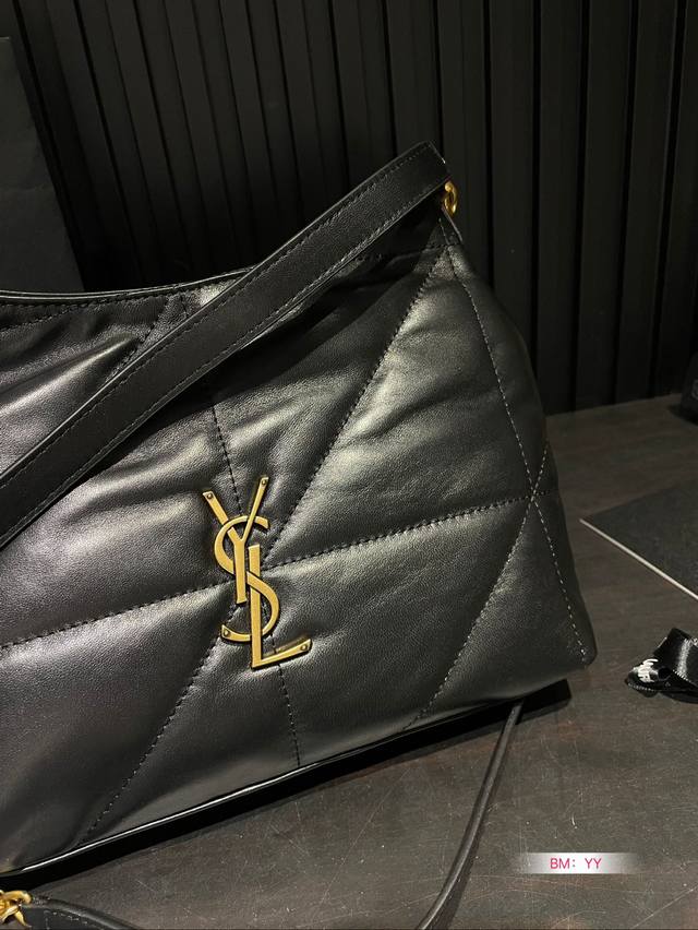 Saint Laurent Ysl tote bag Versatile, classic, and exquisite, this truly super invincible, super cute, and fairy like bag is a daily must-have for young ladies. Size: 23 * 28