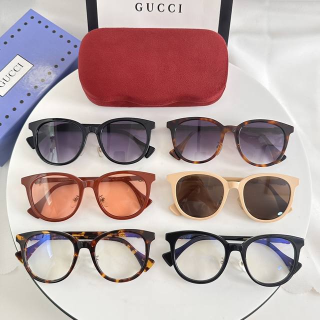 Gucc's new sunglasses, Gg1073, with lightweight panels, cat eye frames, and a dual G brand logo, pay tribute to the classic. Size:54-21-145。 :