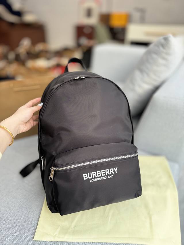 Boxless Size: 29.5 × 43 Burberry Canvas Backpack Backpack Latest Edition Backpack This fashionable functional backpack is the most suitable for urban active people. It combines sports bag shape with detail elements and looks great on the back