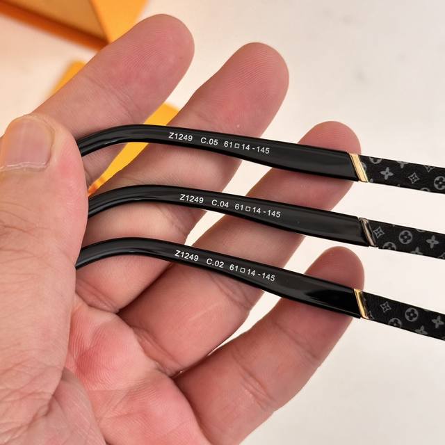 Detail image of Louis Vuitton * Model: Z1249Size: 61 mouthed 14-145 Men's recommendation