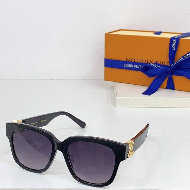 Louis Vuitton * Model: Z2123 Size: 54 Ports 17-140