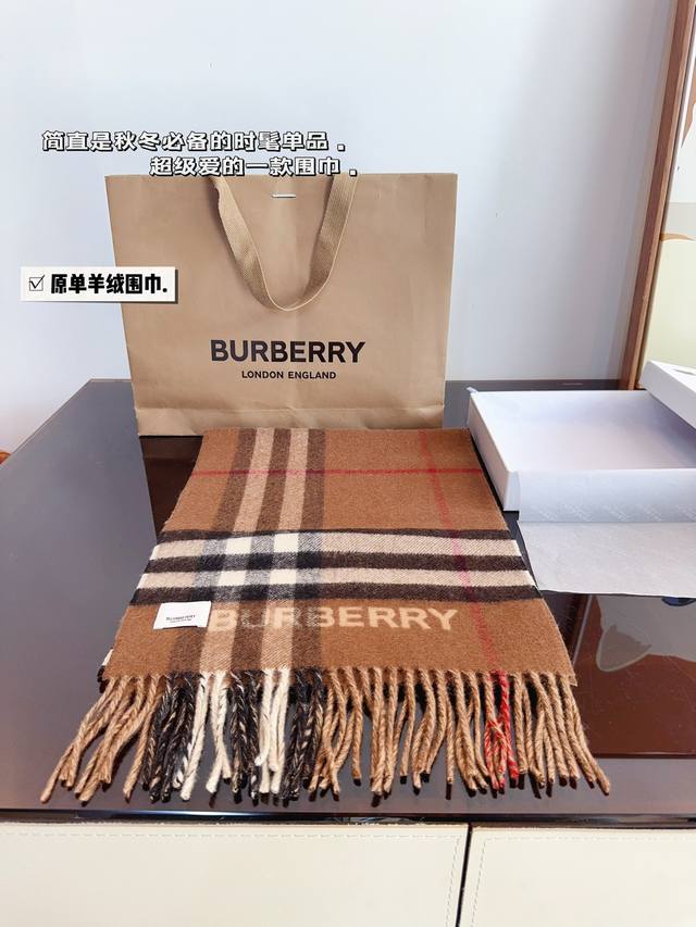 Comes with a gift box The most gentle color scheme of Burberry cashmere scarf comes with a Maillard atmosphere. Don't you want to order such a beautiful scarf now?