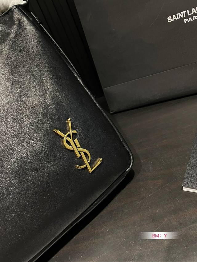 Cowhide Ysl Saint Laurent armpit bag is very textured cool and cute is a must for every girl who pursues beauty Size 40 * 30