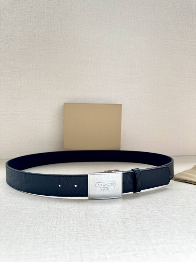 As a well-known fashion brand, Coach with a width of 3.5cm often cleverly integrates its brand logo into the design of the belt, such as printing the brand's initials, patterns, etc. on the buckle or belt, which not only highlights the brand's identi