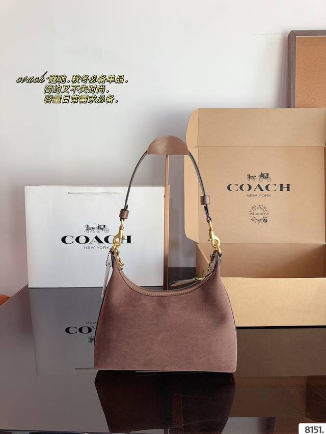 Comes with a gift box The Coach Laurel Stray Bag from Coach Coach is made of durable and wear-resistant materials, with a simple and simple design. It is lightweight and easy to make for daily use. It is a timeless and cool item to wear! fashionable!