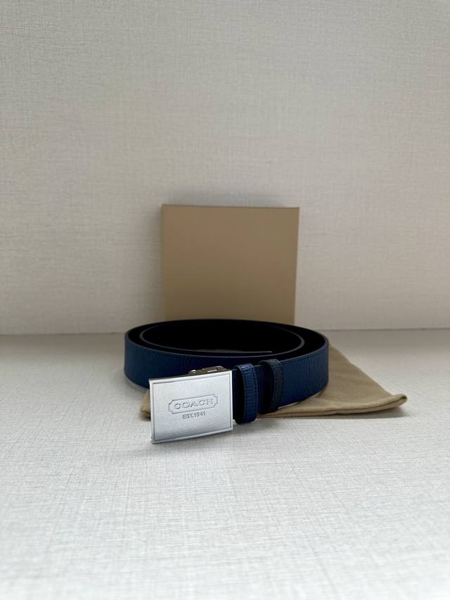 As a well-known fashion brand, Coach with a width of 3.5cm often cleverly integrates its brand logo into the design of the belt, such as printing the brand's initials, patterns, etc. on the buckle or belt, which not only highlights the brand's identi