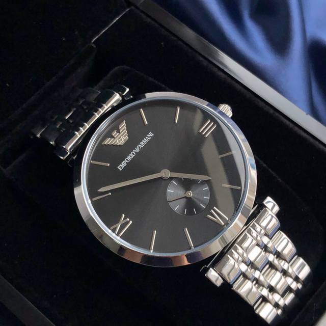 Counter packaging, recommended Armani fashionable sports men's watch, suitable for both casual and business use, model AR1676 steel strap quartz watch, dial diameter 40mm, dial thickness 9.5mm, black dial, second timer