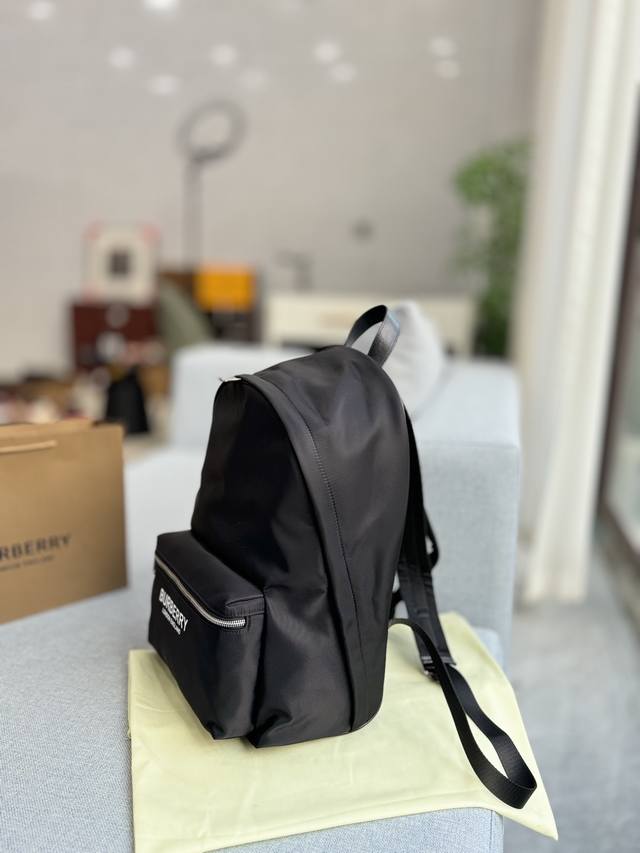 Boxless Size: 29.5 × 43 Burberry Canvas Backpack Backpack Latest Edition Backpack This fashionable functional backpack is the most suitable for urban active people. It combines sports bag shape with detail elements and looks great on the back