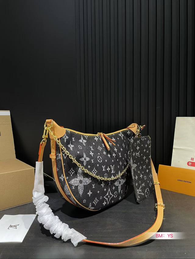 Paired with a folding gift box Lv, vintage denim Loop, denim armpit bag, big moon is too poking at me! Upper body effect! Don't say anything! Book it up Search for LV Large Moon Bag Cowboy Size: 33 * 26