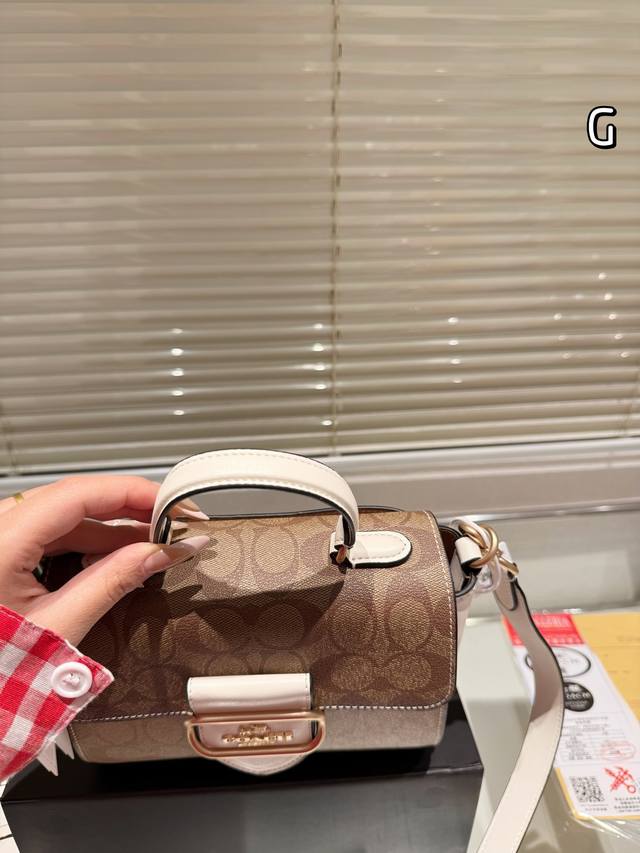 Leather version Coach gentle color series hand-held mailman bag Coach November new small bag natural color series better matching capacity is also good phone size 20.16cm with gift box: