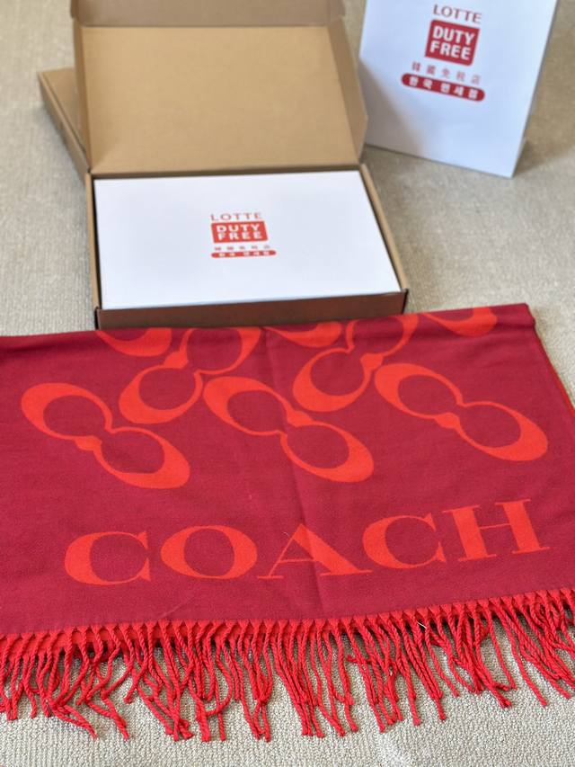 Comes with a box of wool scarf Size: 70 * 180cm Coach's new jacquard scarf. The wool feels super thick, soft, and comfortable, with a high-end aura and a stable 