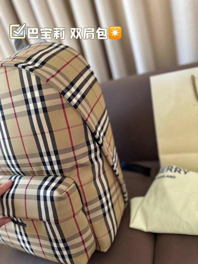 Go to Burberry backpack, classic fabric feels super nice, steady and generous! You won't choose the wrong one! Size: 34 * 42