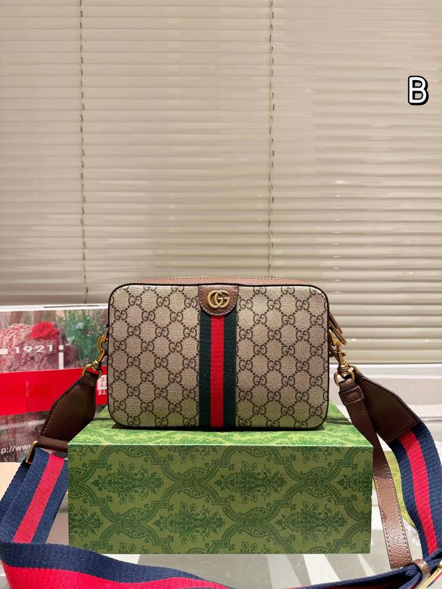 Gucci Ophidia Camera Bag with Original Ebony Second Layer Leather~This vintage style is particularly strong, with the original hardware inside! The upper body effect is also amazing, mainly enhanced by exquisite and special hardware to improve the ov