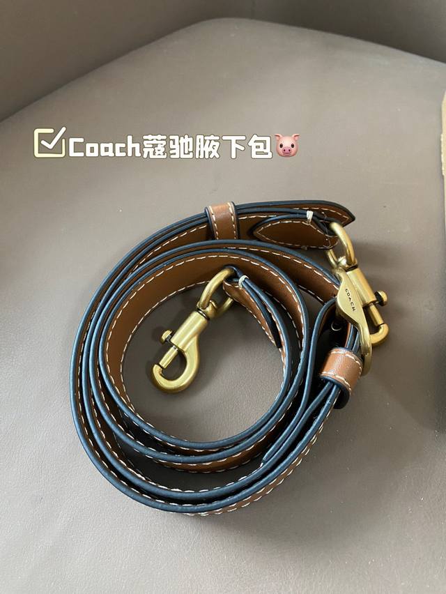 Paired with the new Kouchi underarm bag, the spicy girl style is also too cool. The new product is so beautiful. The new bag has a good shape for carrying~It's really cool. Family size: 25 15: