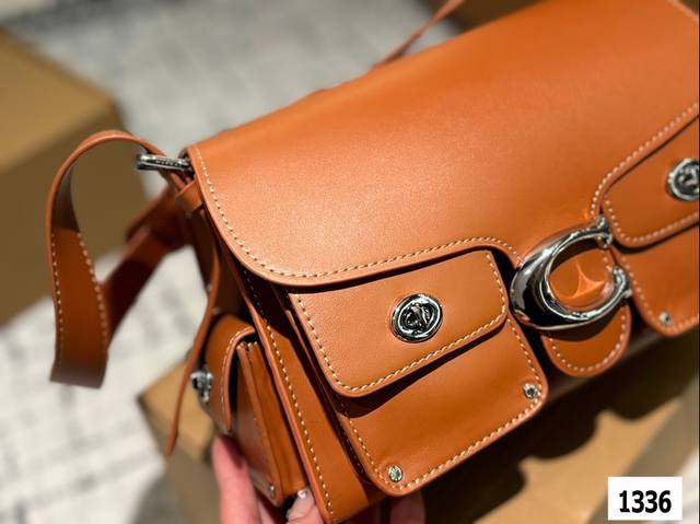 Coach Coach's new motorcycle bag with box, Cargo Soft Tabby, black motorcycle bag