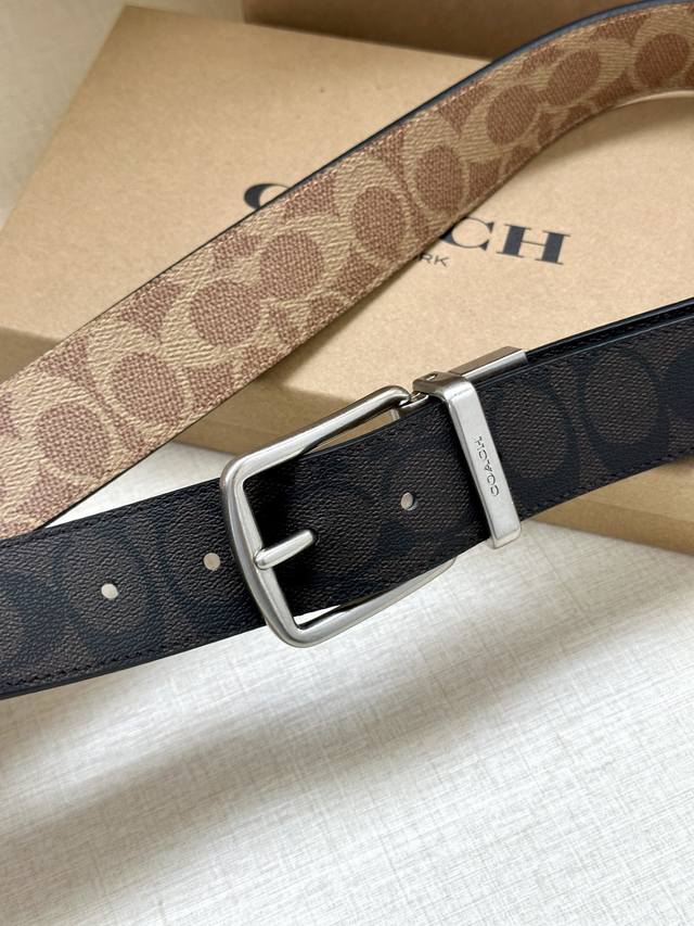 The 3.7cm wide COACH double-sided belt is made of black fabric with a classic logo buckle, and comes in two different appearances. Its fit can be personalized and can be cut with scissors. Trimmable double-sided: