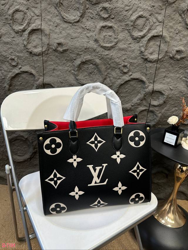 The Lv Onthego handbag tote bag is a cost-effective item that is very practical in both design and appearance. The large logo is super fashionable and not easily deformed, and the upper body has a great temperament. Size: 34.27cm: