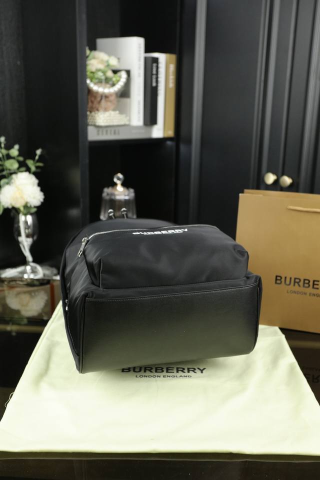 Boxless Burberry Backpack Backpack, Men's Econyl Backpack, unisex Backpack, Classic Matching Craftsmanship Material, Casual Versatile Backpack, Exquisite Inlaying Fine Craftsmanship, Actual Shooting Fabric Size: 29.5 ×