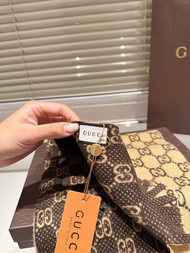 High end cashmere scarf gift box Guqi classic scarf made of real materials! This scarf is suitable for spring, autumn, and winter! It looks great as a shawl! Brighten skin tone! The upper body effect has a very strong aura, with a soft and textured f