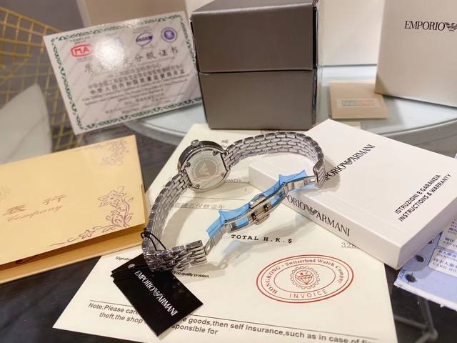 Armani's fashionable new casual women's watch, the same as Tong Liya's, showcases the beauty of the wrist, shining brightly, with colorful and elegant posture, dazzling dial retro Roman scale, rhinestones embellishing the bezel, dynamic and luxurious