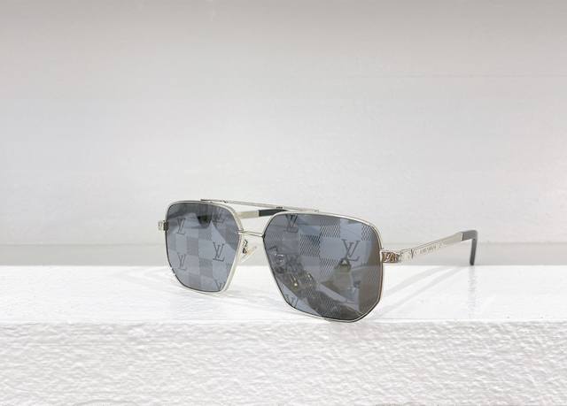 Louis Vuitton * Model: Z3109U Size: 50 Ports 20-145