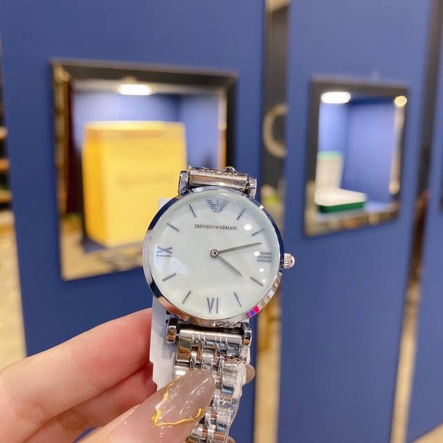 Original Armani 316L stainless steel watch mirror: reinforced mineral glass strap: 316L diameter size: 32mm * pearl mother of pearl perfectly blends and shines on the wrist, creating an elegant image for women. Pure, simple, elegant temperament for w