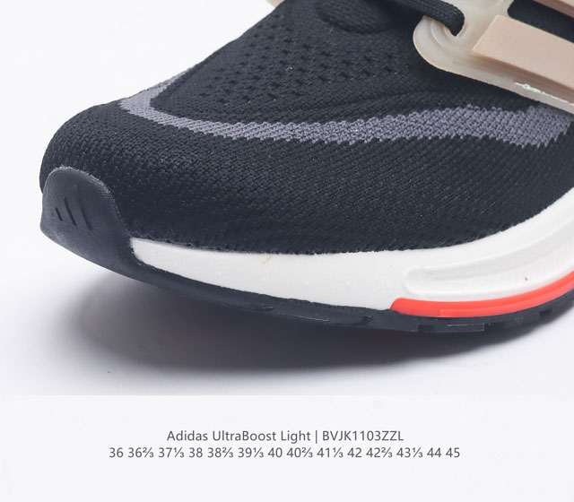 On the occasion of the 10th anniversary of the launch of the Adidas Boost running shoes, the new generation of shock-absorbing sports running shoes from the adidas Ultra Light Boost series for men and women's dad shoes has been upgraded