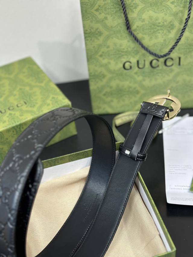 Comes with Gucci belt kit, high-end and elegant, low-key and luxurious, with connotation. It is a must-have item for successful people and is the first choice for personal use