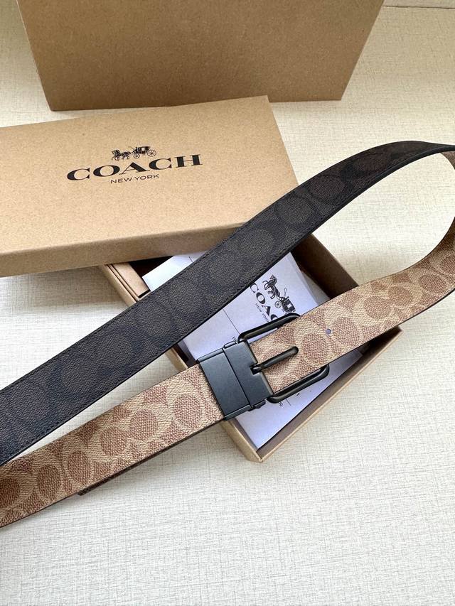 The 3.7cm wide COACH double-sided belt is made of black fabric with a classic logo buckle, and comes in two different appearances. Its fit can be personalized and can be cut with scissors. Trimmable double-sided: