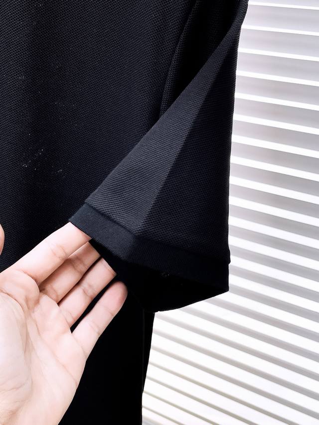 New release of Armani 2024SS summer new letter logo men's lapel polo shirt! Classic business men's style, the ceiling level business men's style for high-end men's clothing! Simplicity, fashion, grandeur, and elegance. When worn alone, the interior l