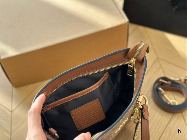 Coach Handheld Crossbody Bag with Box, Classic Old Flower Color, Super Durable, Full Zipper Design to Better Protect Your Items Size 20 * 18: