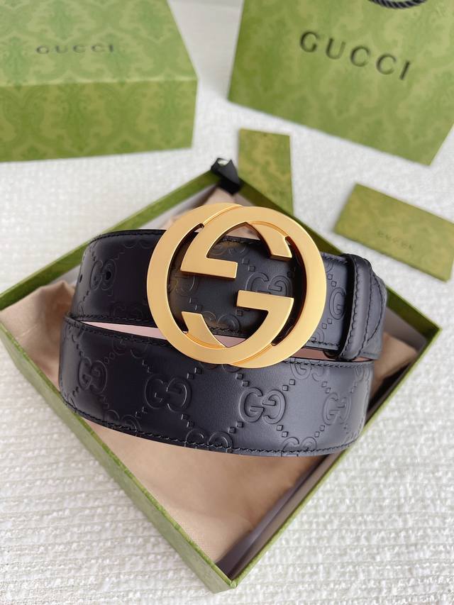 Comes with a full set of packaging gift box Gucci 4.0cm counter with the same embossed design, imported from Italy with a top layer of calf leather and original frosted leather sole. Paired with pure copper hardware buckle, pure imported mechanical w