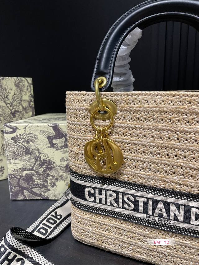 Are you joking about Dior's early spring vacation collection? What is Dior doing to make the early spring vacation collection so beautiful? I like to weave the
