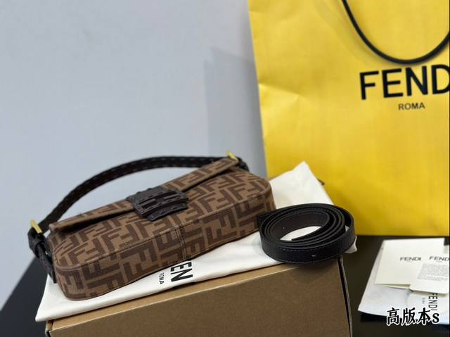 Fendi's new baguette bag with folding box, underarm bag, internet celebrity Vintagef, vintage baguette bag, is probably the most popular bag carried by trendy people. From black to: