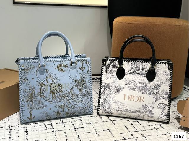 Size 31.26 Dior tote bag is simple and versatile, with high appearance value. It is the first choice for daily outings, trendy and fashionable. It is a must-have for girls