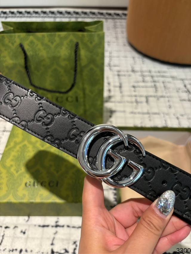 Guccl, original genuine product, high-end belt of the same style at the counter The belt adopts the latest and original styles from Gucci counters, with a grand and glossy appearance. It is made of 100% imported cowhide, and the buckle is made of pur