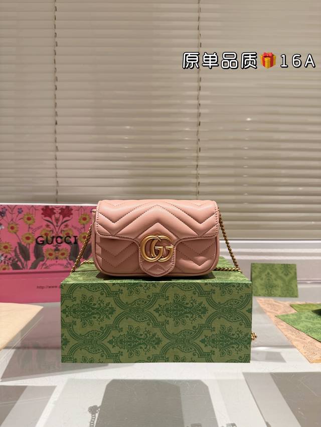 The leather airplane box folding gift box has sold thousands of pieces, and now the quality has been upgraded to better. Gucci Marmont mini 16.5cm: