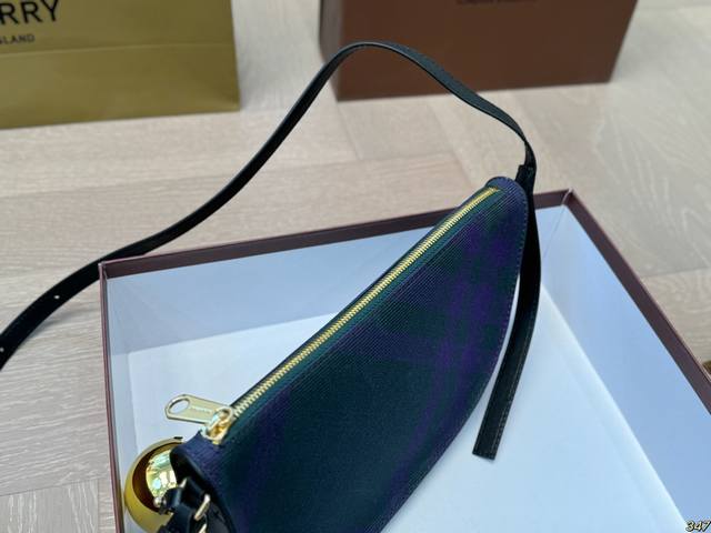 The latest fabric plaid pattern for Burberry bell bag with box matching! Daily trendy dressing, fashionable dressing, no problem at all! Appearance is suitable for both men and women. Size 26 13