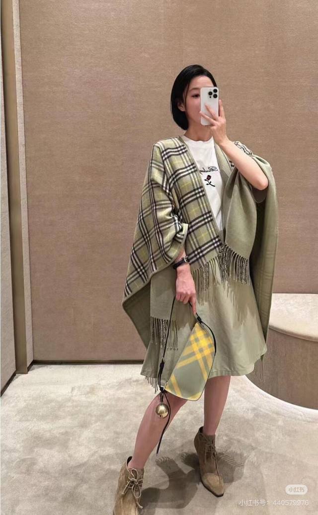 The latest fabric plaid pattern for Burberry bell bag with box matching! Daily trendy dressing, fashionable dressing, no problem at all! Appearance is suitable for both men and women. Size 26 13