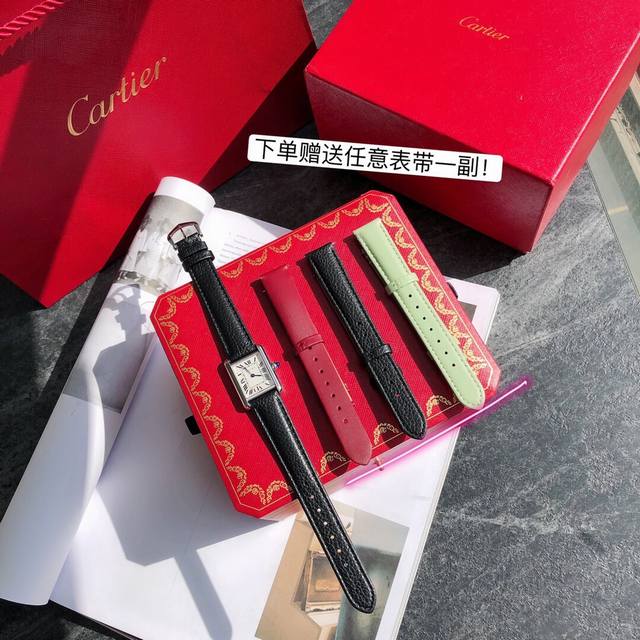 The silver version of Cartier's newly launched tankmaster watch. It Must Be A Tank. Among all the classic Cartier tank watches, if you want to have a watch to wear every day, I would definitely choose the silver version. This year, Cartier launched a