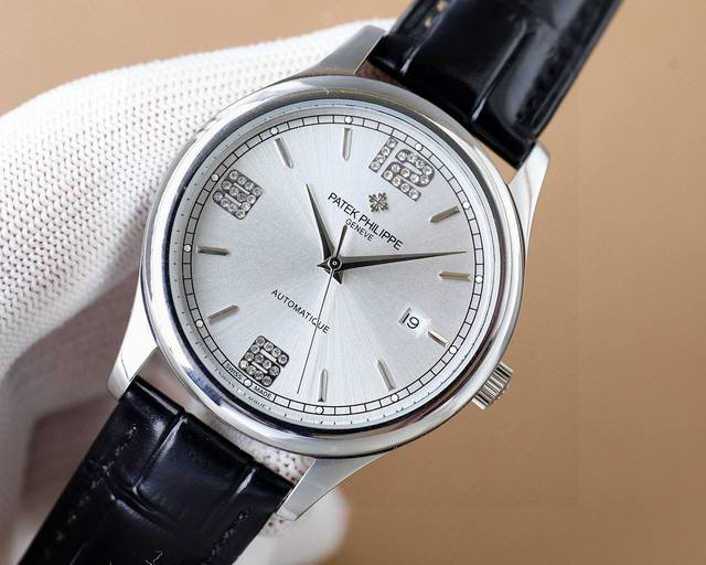 White gold. The latest masterpiece of 2024 Tw, the popular Patek Philippe watch, features a diamond design in its literal numbers and the highest version of advanced automatic wristwatch! Men's wristwatch simple yet elegant 40Mm diameter: