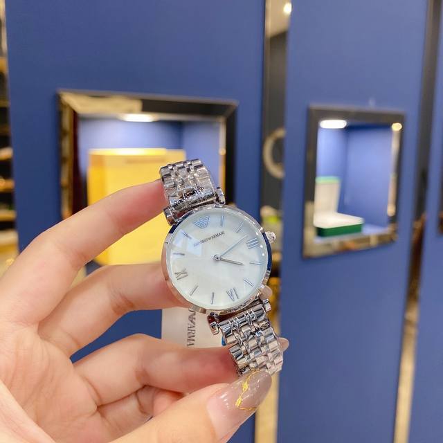 Original Armani 316L stainless steel watch mirror: reinforced mineral glass strap: 316L diameter size: 32mm * pearl mother of pearl perfectly blends and shines on the wrist, creating an elegant image for women. Pure, simple, elegant temperament for w