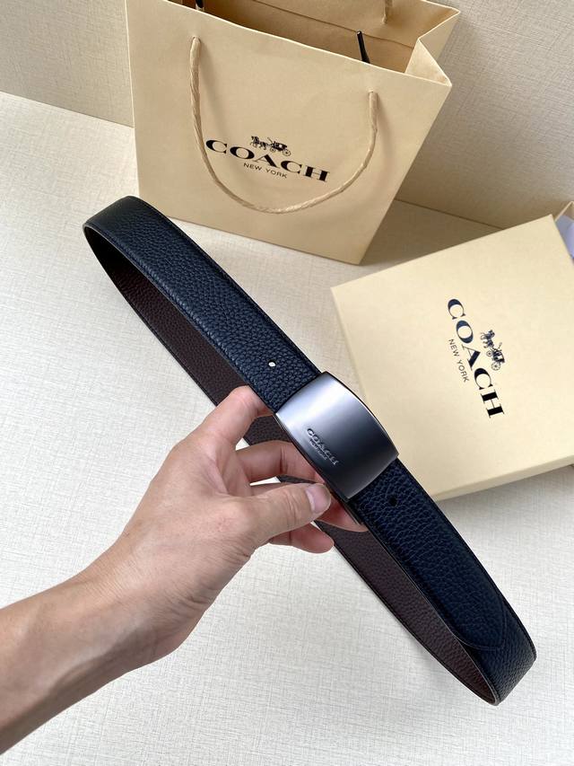 The 3.7cm wide Coach double-sided belt is made of sports calf leather and comes with a classic logo buckle. It is one product with two different appearances. Its fit can be personalized and can be cut with scissors. Saz D45 Smm