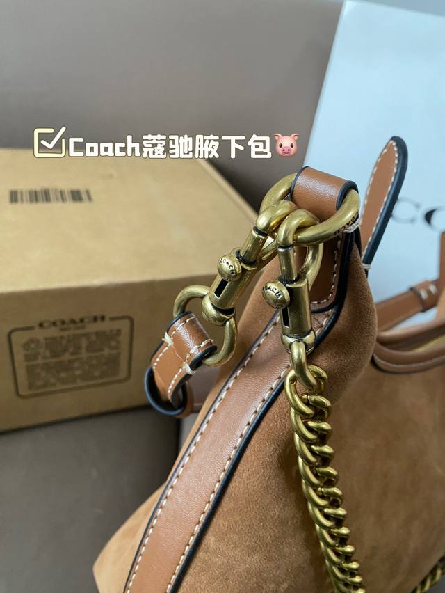 Paired with the new Kouchi underarm bag, the spicy girl style is also too cool. The new product is so beautiful. The new bag has a good shape for carrying~It's really cool. Family size: 25 15: