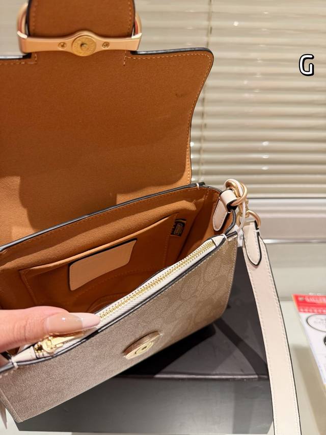 Leather version Coach gentle color series hand-held mailman bag Coach November new small bag natural color series better matching capacity is also good phone size 20.16cm with gift box: