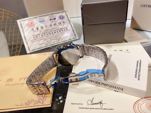 Armani boutique men's wristwatch exudes a gentlemanly style. Adopting the top-notch imported quartz movement for absolute precision in timekeeping, the watch strap is made of top-grade 316 black stainless steel material with mineral super strong mirr