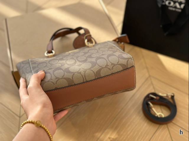 Coach Handheld Crossbody Bag with Box, Classic Old Flower Color, Super Durable, Full Zipper Design to Better Protect Your Items Size 20 * 18: