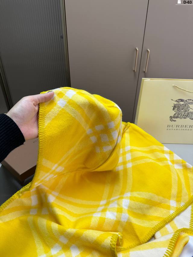 Gift Box 10 Burberry Scarf and Hat Style - High end, Comfortable, Fashionable, and Stylish. Trust me and accept it. It's grand, elegant, and simple, and I'll give it a perfect score for the color!!! D-63