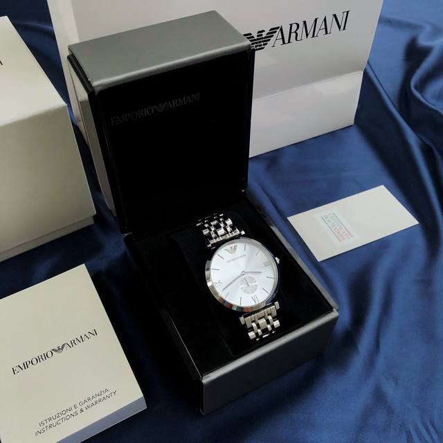 Good recommendation, Armani Versatile Steel Strap Men's Watch Model AR1819 Steel Strap Quartz Watch, dial diameter 43mm 316 stainless steel strap, white dial, stopwatch dial, mineral glass mirror. Butterfly Double Button, Design: