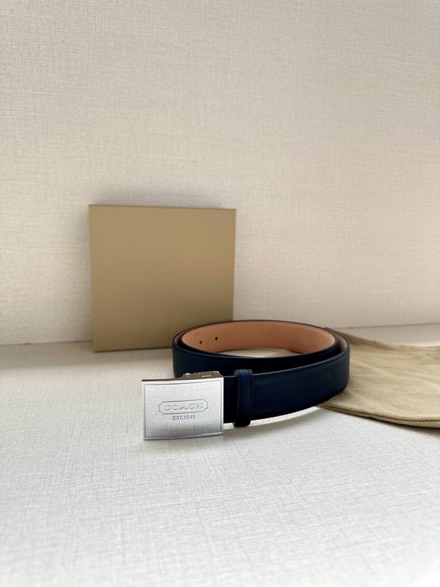 As a well-known fashion brand, Coach with a width of 3.5cm often cleverly integrates its brand logo into the design of the belt, such as printing the brand's initials, patterns, etc. on the buckle or belt, which not only highlights the brand's identi